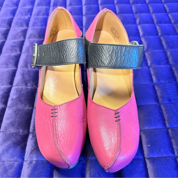 Fluevog Prepare Leader Platform Mary Jane Heel in Pink/Black ๐ฉท๐ค - Picture 2 of 8